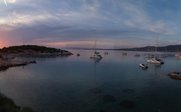 Bucht mit Segelbooten bei Sonnenuntergang - Griechenland Familien-Segeltörn