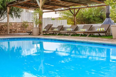 Poolbereich Elegant Desert Lodge - Namibia mit Kindern