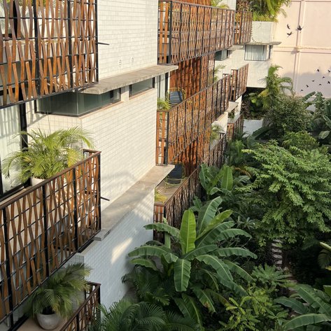 Außenansicht des The Aviary Hotels in Kambodscha – Kambodscha Familienreise