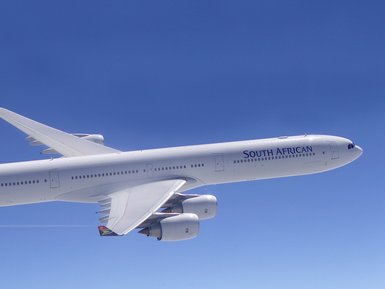 Passagierflugzeug im Anflug auf Johannesburg – Südafrika Familienreise