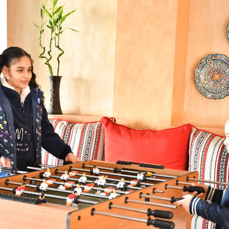 Spaßige Tischkicker-Ecke für Kinder im Golden Tulip Hotel in Nizwa – Oman mit Kindern