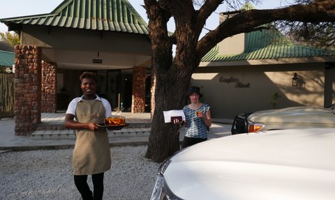 Empfang Otijiwa Lodge - Namibia mit Kindern