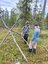 Zwei Kinder beim Bauen mit Ästen - Finnland Family & Teens - Finnland mit Kindern & Jugendlichen