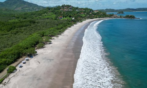 Entspannter, großer Strand in Potrero, Guanacaste – Costa Rica Familienreise