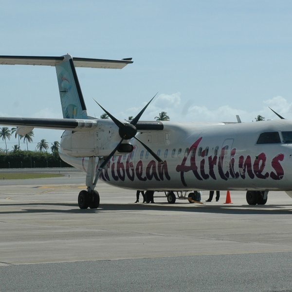 Flugzeug steht am Boden - Familienreisen