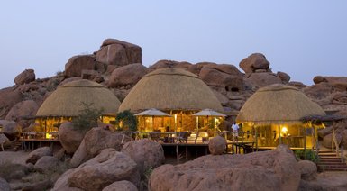 Außenansicht Camp Kipwe - Namibia Urlaub mit Kindern