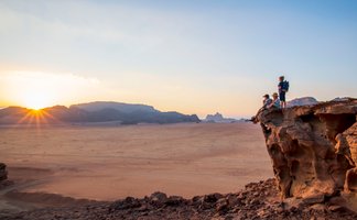 Sonnenuntergang im Wadi Rum mit Kindern - Jordanien mit Kindern