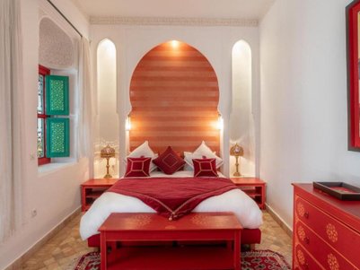 Klassisch eingerichtetes Zimmer im Riad Passali – Marokko Reise mit Kindern