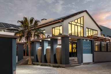 Außenansicht Swakopmund Sands Hotel - Namibia Urlaub mit Kindern