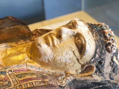 Halle der goldenen Mumien eine Mumie vom nahen - Ägypten mit Kindern