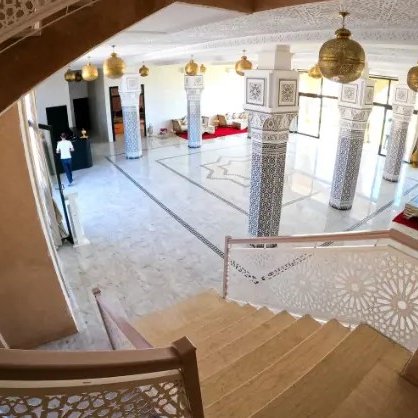 Stilvolle Lobby des Kasbah Yu Palace in Ait Ben Haddou – Marokko Reise mit Kindern