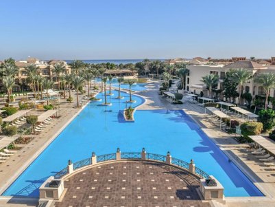 Blick auf den Pool im Jaz Aquamarine Resort in Hurghada – Ägypten Reise mit Kindern