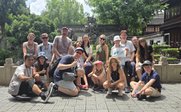 Gruppenfoto mit Reiseleiter - China for family - China mit Kindern