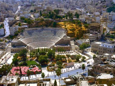 Blick von oben auf römisches Theater Amman - Jordanien mit Kindern