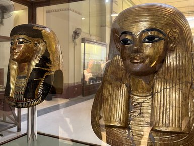 Pharaonenkopf aus Gold im Ägyptischen Museum in Kairo - Ägypten Reise mit Kindern