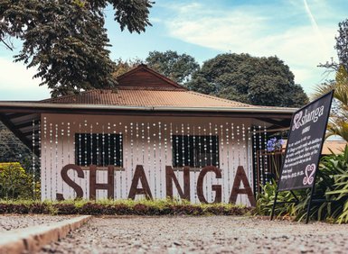 Eingang zum Shanga-Projekt Handwerkszentrum in Tansania – Tansania Familienreise