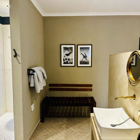 Toshari Lodge großes Badezimmer - Namibia Reise mit Kindern