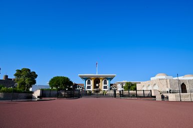 Der bunte Al Alam Sultanpalast in Muscat – Oman mit Kindern