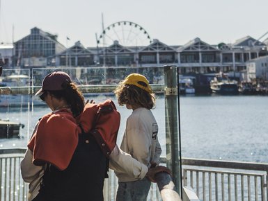 Familie verbringt Zeit an der V&A Waterfront in Kapstadt – Südafrika mit Kindern