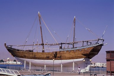 Traditionelle Dhau-Werft in Sur im Oman – Oman Reise mit Kindern
