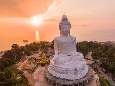 Großer Buddha von Phuket auf dem Nakkerd Hill - Thailand mit Kindern