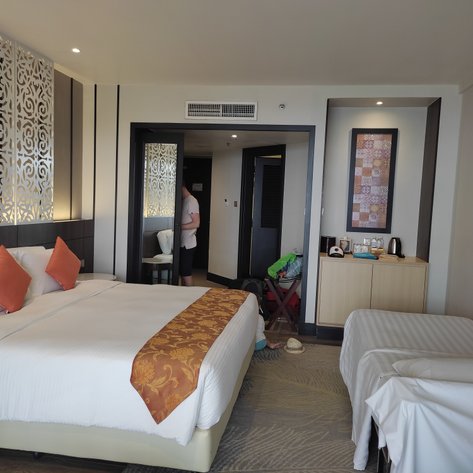 Geräumiges Zimmer im Nexus Resort & Spa Karambunai – Malaysia & Borneo mit Kindern