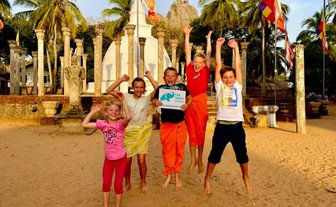 Kinder am Strand von Sri Lanka - Sri Lanka Reise für Familien