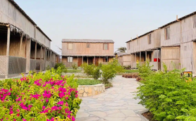 Blühende Gartenlandschaft im Turtle Beach Resort – Oman Familienreise