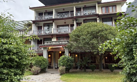 Snow Lion Riverside Resort in Yangshuo Außenansicht - China Familienreise