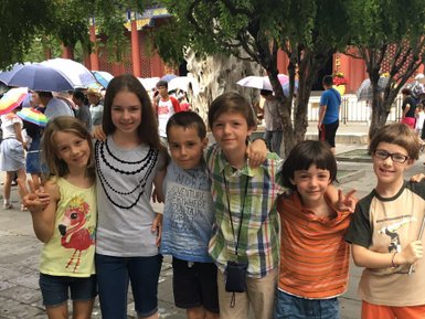 Kindergruppe auf Sightseeing-Tour durch China – China Familienreise