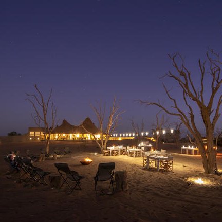 Lagerfeuer Wilderness Little Kuala am Abend - Namibia Rundreise mit Kindern