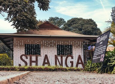 Eingang zum Shanga-Projekt Handwerkszentrum in Tansania – Tansania Familienreise