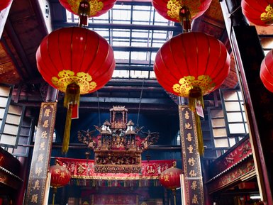 Sin Sze Si Ya Tempel mit seinen kunstvollen Details und traditionellen chinesischen Elementen in Kuala Lumpur – Malaysia & Borneo Reise mit Kindern