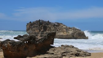 Felsen am Brenton Beach Strand – Garden Route Reise mit Kindern