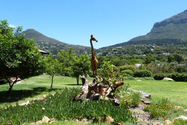Pflanzenvielfalt und gepflegte Wege im Kirstenbosch Botanischen Garten am Fuße des Tafelbergs – Familienreise Garden Route