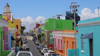 Farbenfrohe Häuserfassaden im Viertel Bo-Kaap in Kapstadt – Garden Route mit Kindern