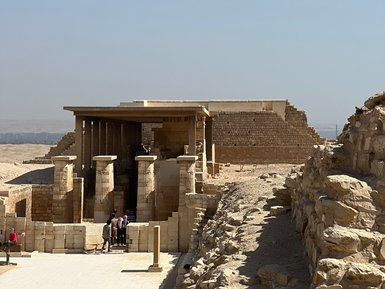 Antiker Tempel neben der Stufenpyramide von Sakkara – Ägypten Reise mit Kindern