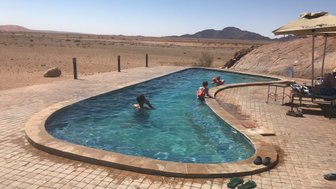 Poolbereich - Namibia Reise mit Kindern