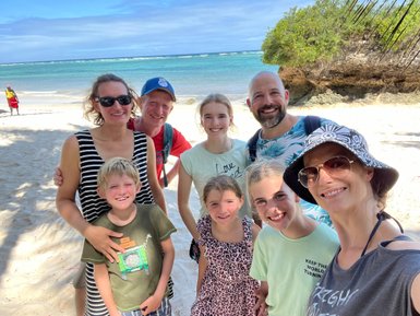 Familien am Strand von Diani Beach - Kenia Urlaub mit Kindern