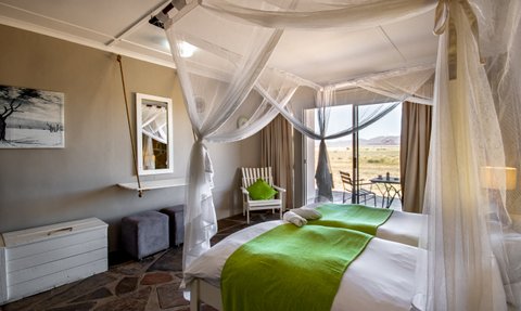 Elegant Desert Lodge Zimmer Luxus - Namibia Reise mit Kindern