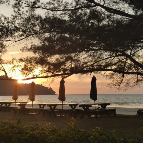 Abendstimmung am Strand des Nexus Resort & Spa Karambunai – Malaysia & Borneo Familienreise