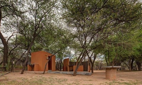 Außenansicht Mount Etjo - Namibia Familienurlaub