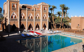 Klarer Außenpool im Sbai Palace Mhamid – Marokko Familienurlaub
