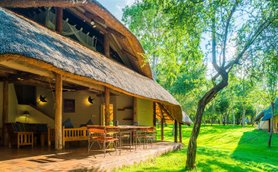 Außenansicht Lokuthula Lodge - Namibia Rundreise mit Kindern