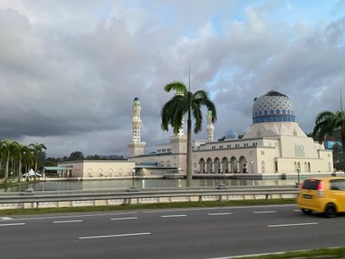 Masjid Bandaraya zählt zu den schönsten Moscheen in Kota Kinabalu – Malaysia & Borneo mit Kindern