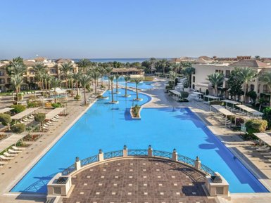 Blick auf den Pool im Jaz Aquamarine Resort in Hurghada – Ägypten Reise mit Kindern