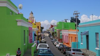 Farbenfrohe Häuserfassaden im Viertel Bo-Kaap in Kapstadt – Garden Route mit Kindern