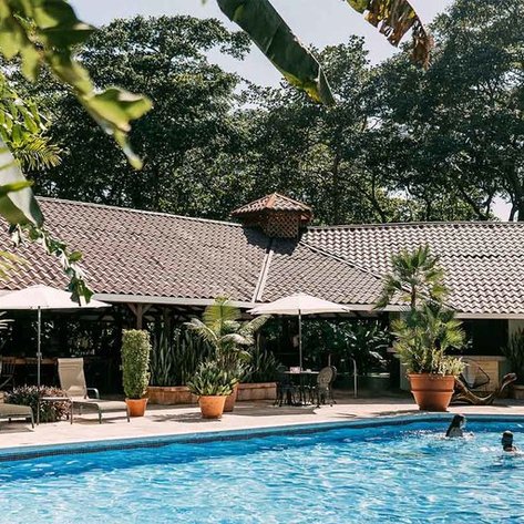 Costa Rica Familienreise mit Kindern - Tortuguero Nationalpark - Mawamba Lodge - Pool