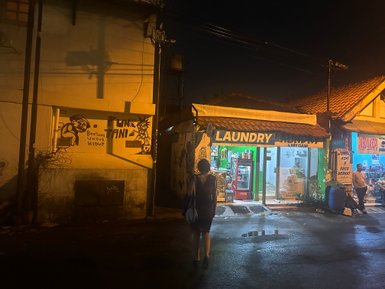 Traditioneller Laundry-Laden in Yogyakarta – Indonesien Familienreise