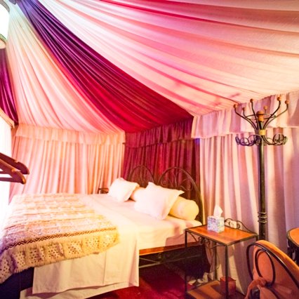 Gemütliches Zimmer im Camp Erg Chegaga – Marokko Familienurlaub